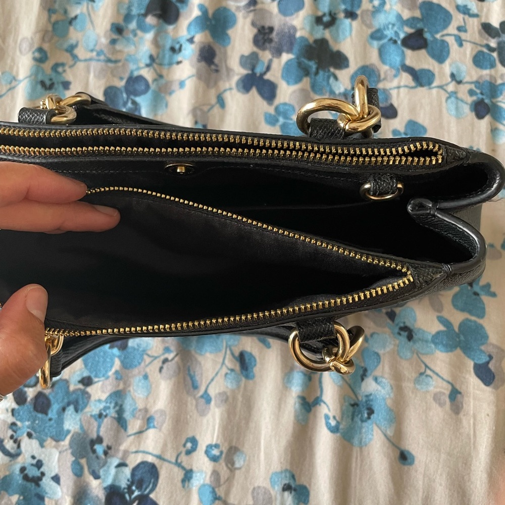 Black coach crossbody leather bag. Excellent condition.